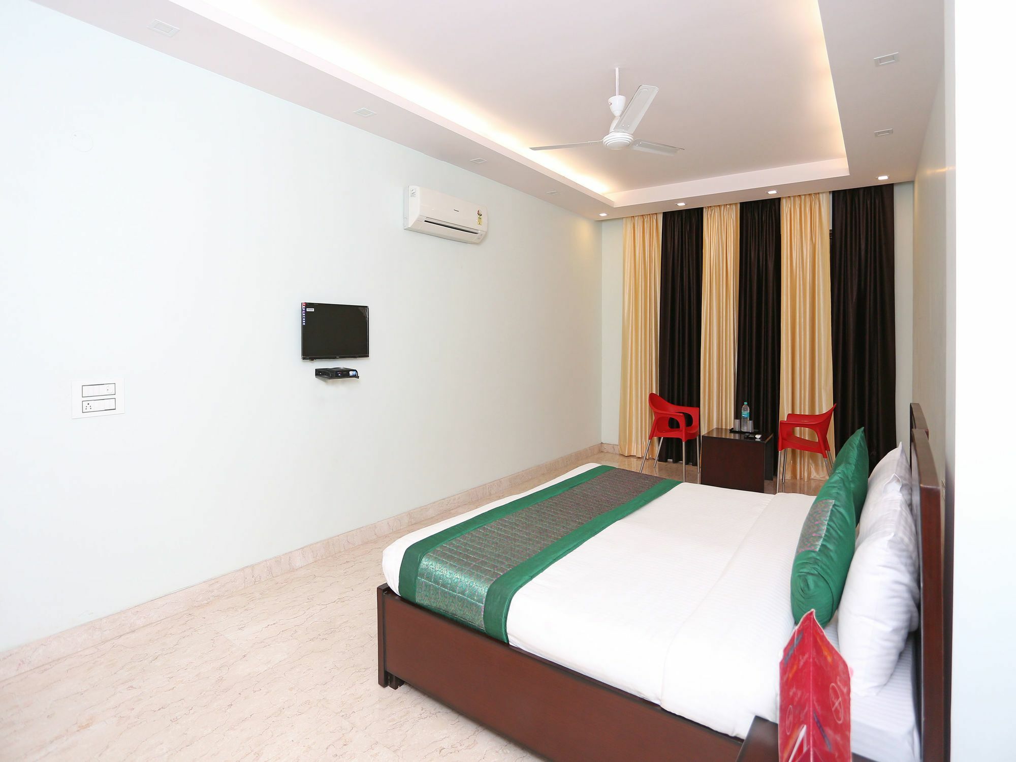 Oyo 9664 Sector 48 Hotel Gurgaon Exterior foto